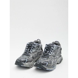 Runner sneakers