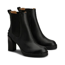 Chelsea boots in leather