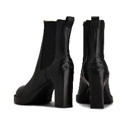 Chelsea boots in leather