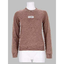 maglia con patch logo
