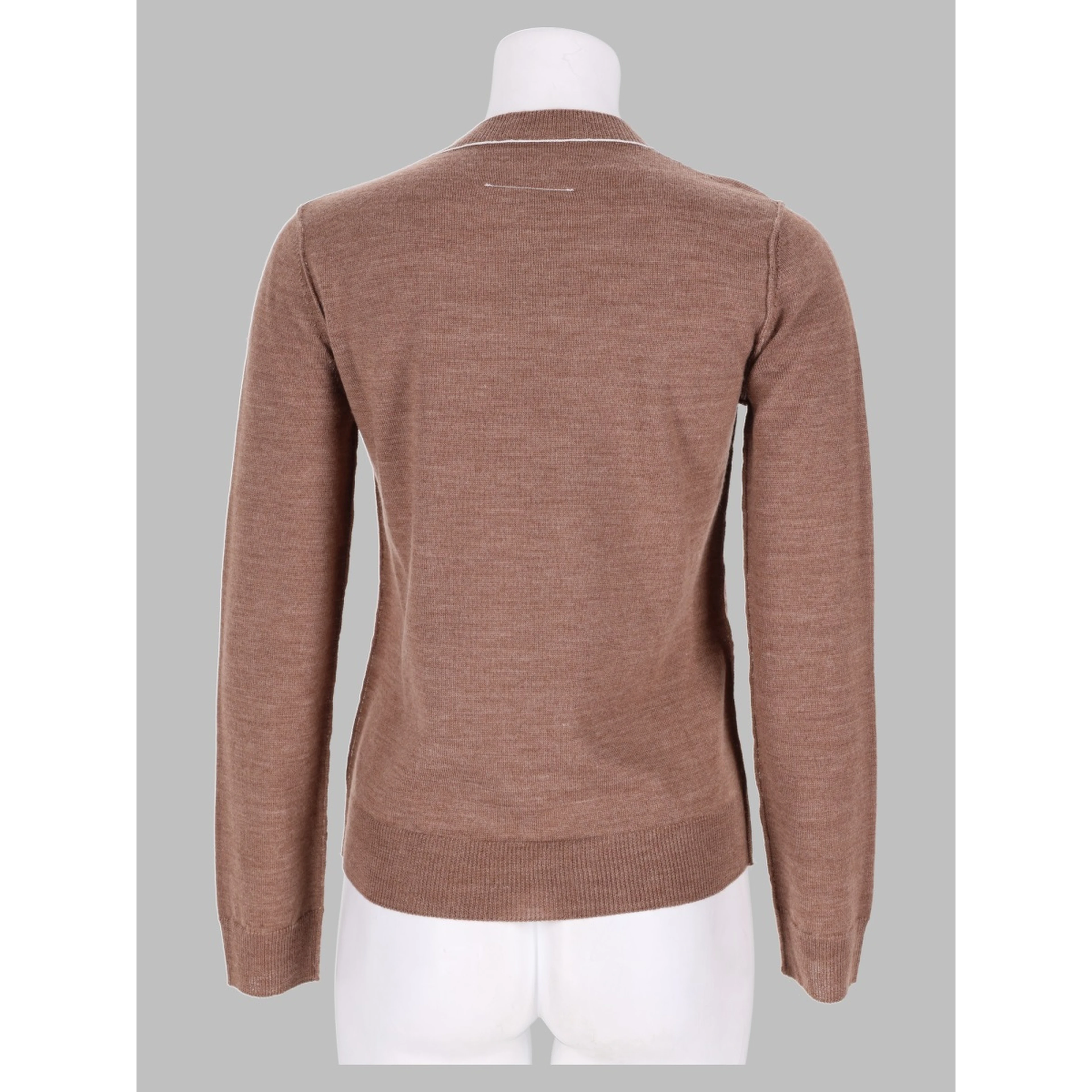 maglia con patch logo