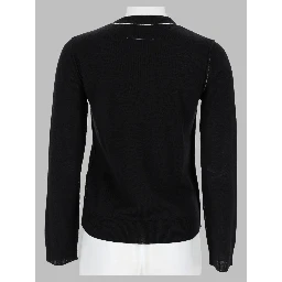 maglia con patch logo