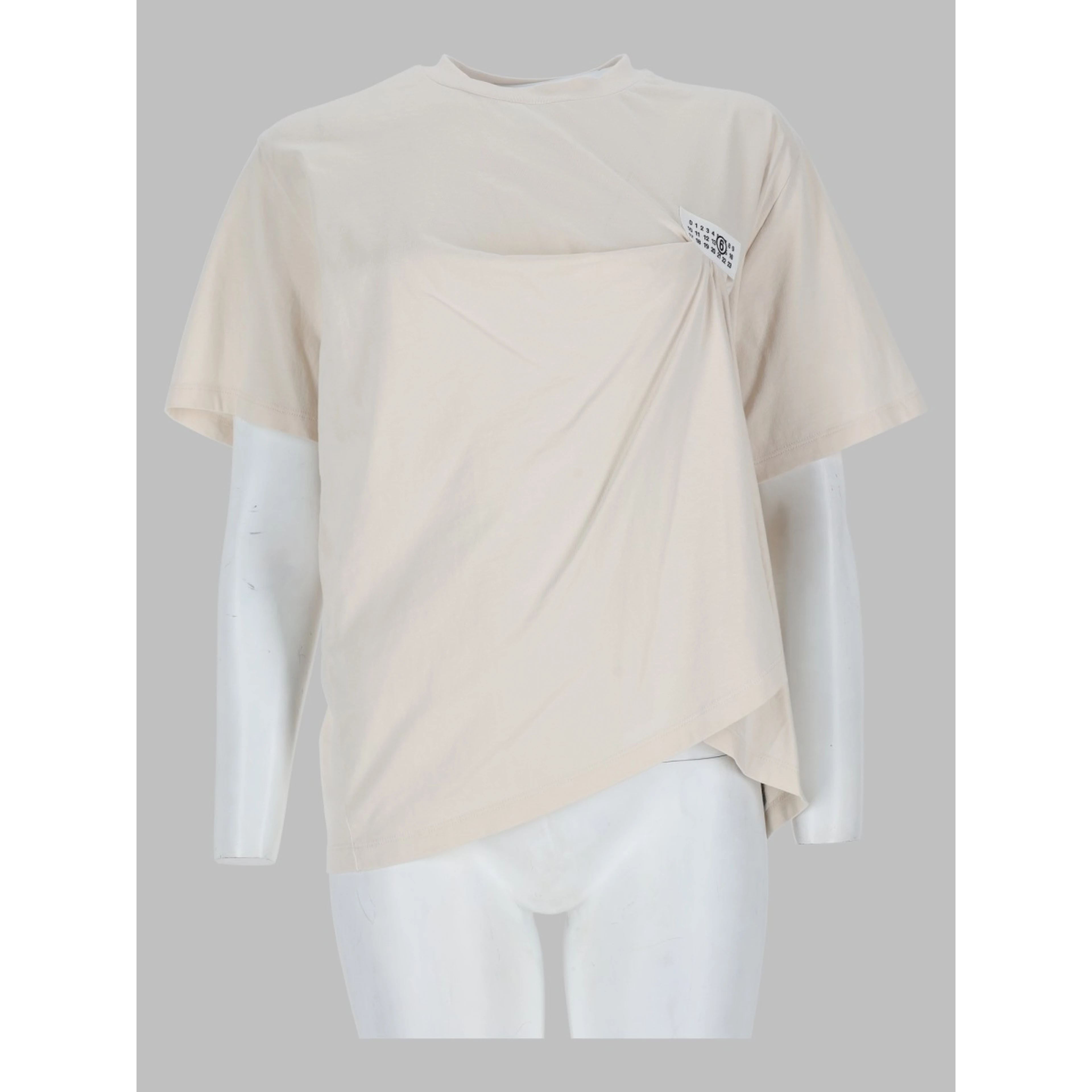 t-shirt con drappeggio e patch logo