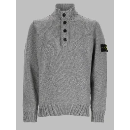 MAGLIA CON BOTTONI E PATCH LOGO
