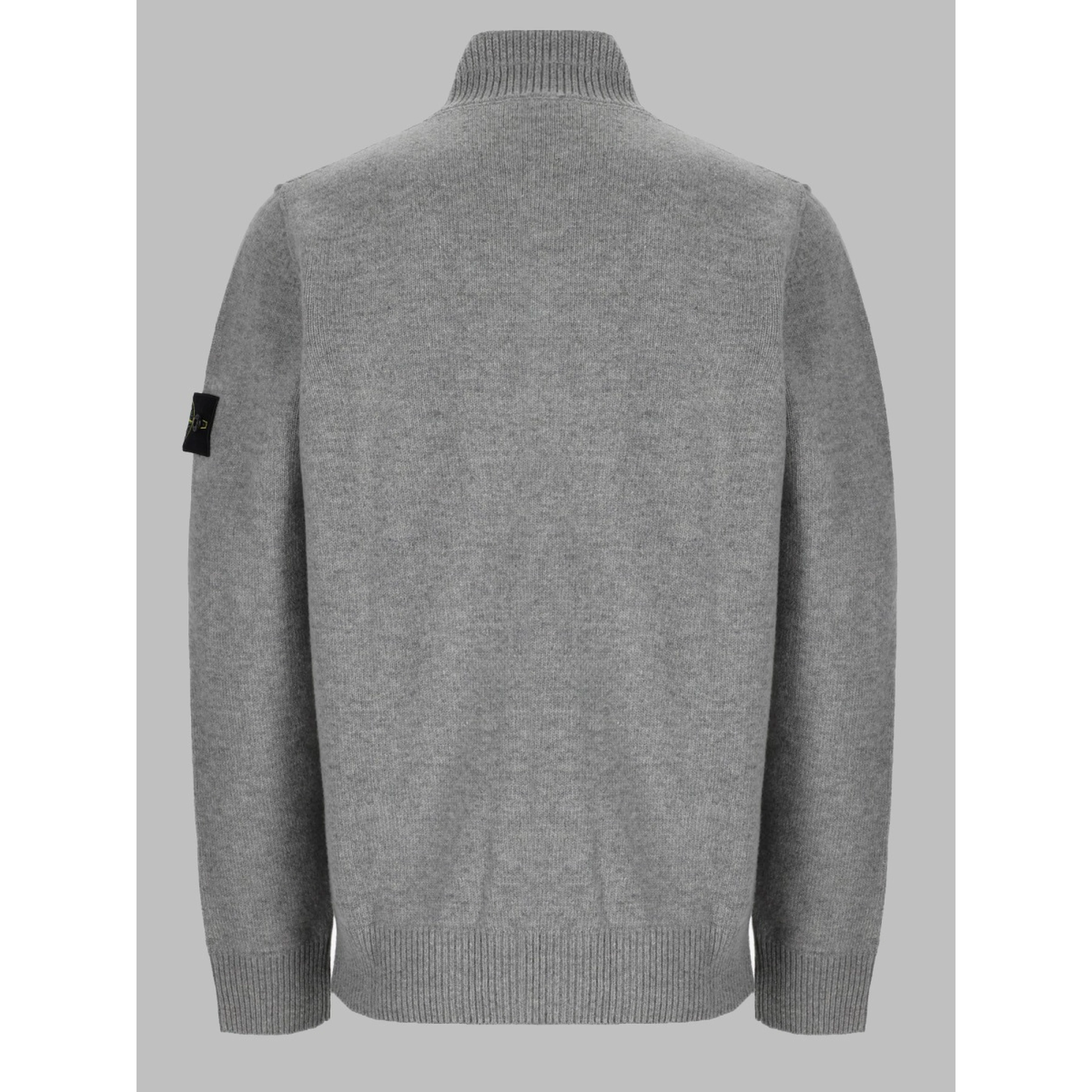 MAGLIA CON BOTTONI E PATCH LOGO