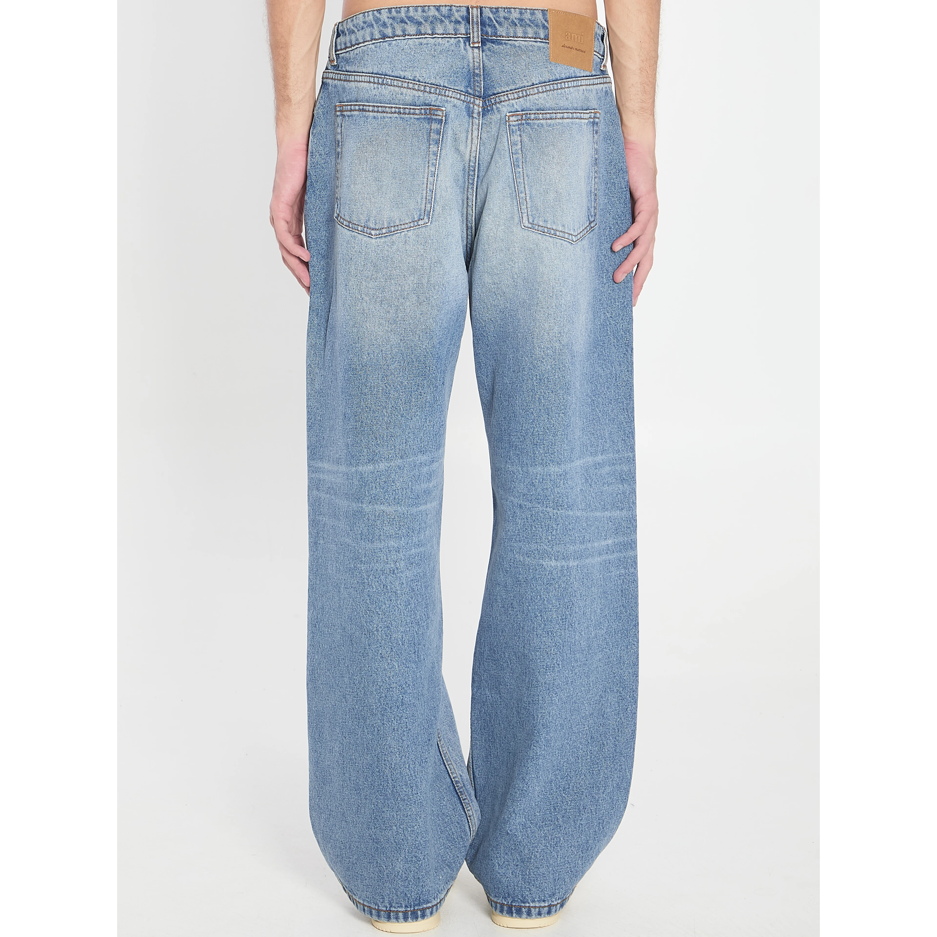 Wide-leg jeans