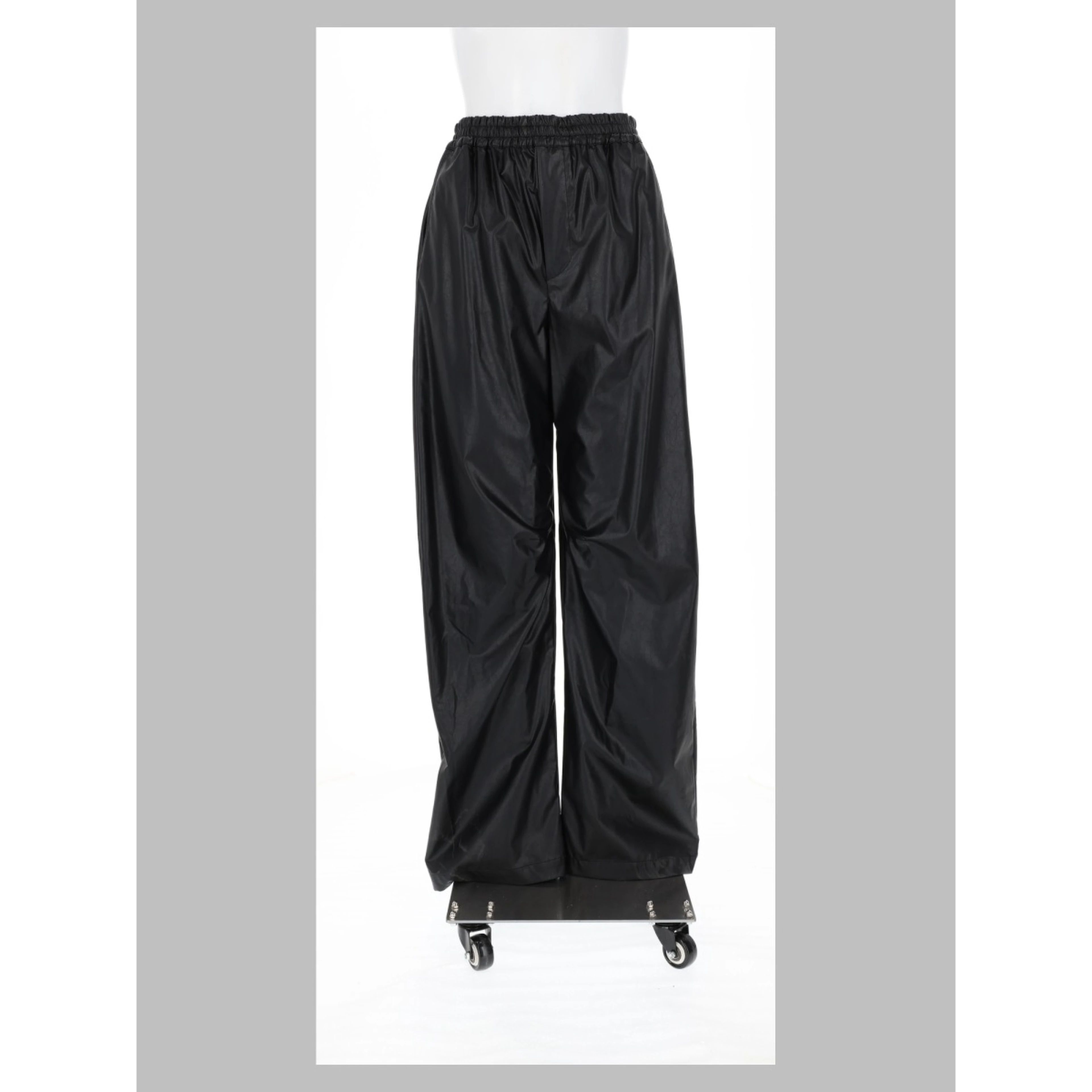 pantalone ampio in ecopelle