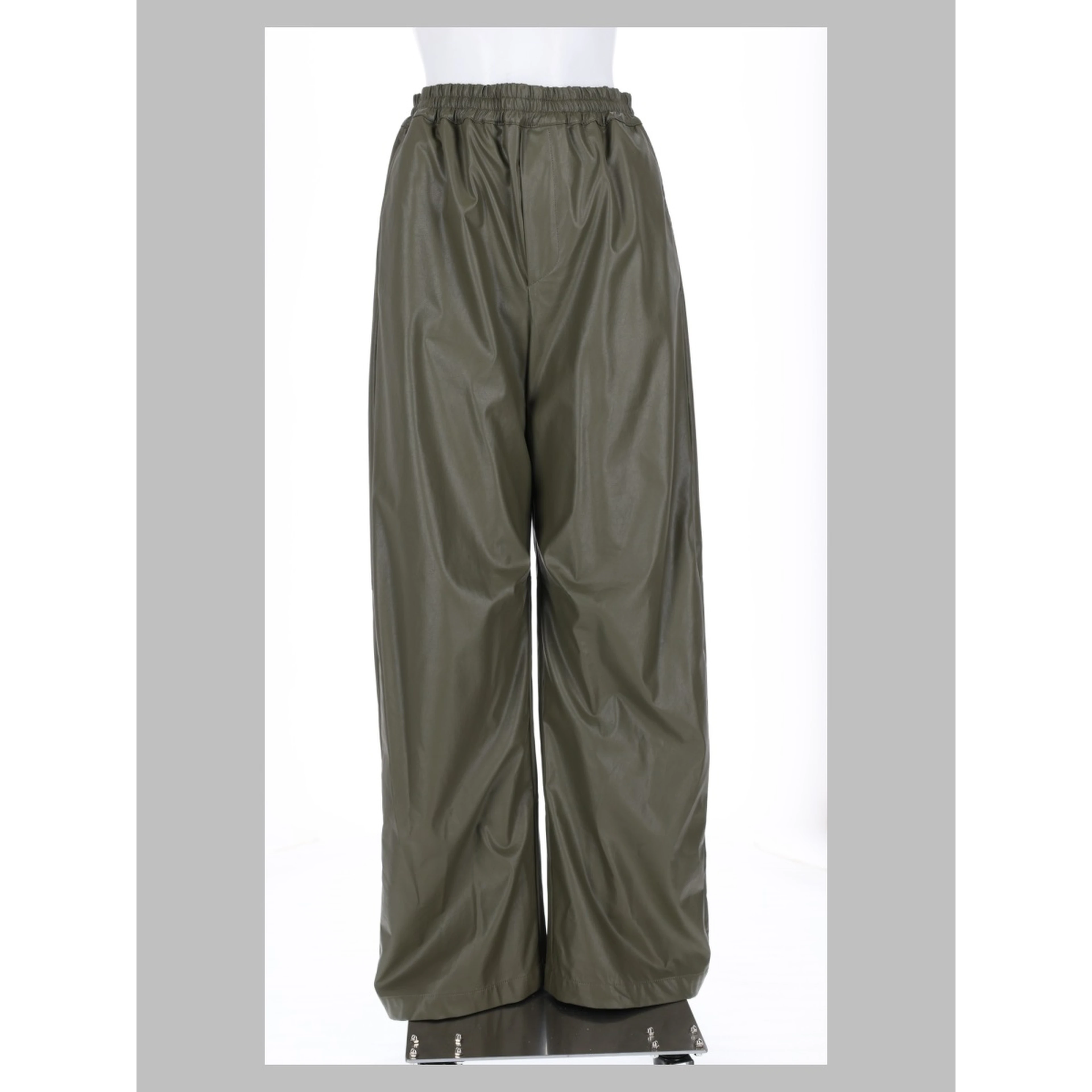 pantalone ampio in ecopelle