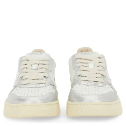 MEDALIST LOW SNEAKER