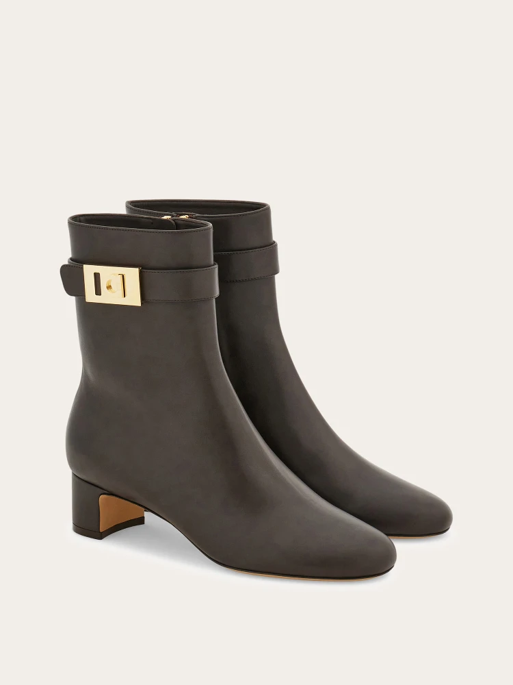 FERRAGAMO HUG boots alternative