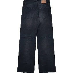 JEANS WITH KNEE BEND
