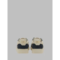 SNEAKER "SAYS IT"