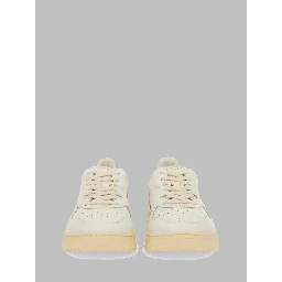 MEDALIST LOW SNEAKER