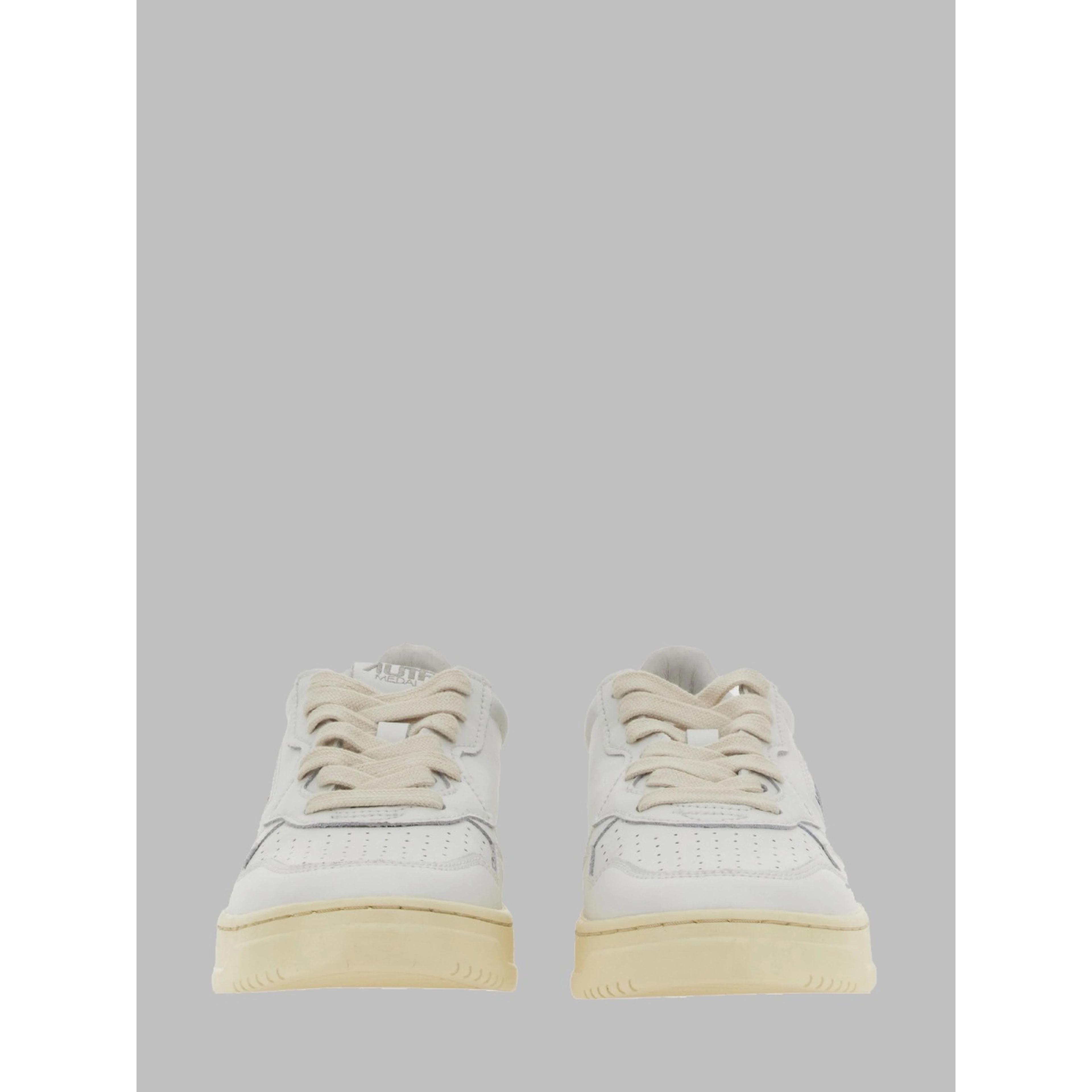 MEDALIST LOW SNEAKER