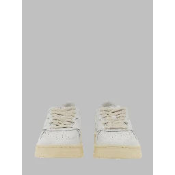 MEDALIST LOW SNEAKER