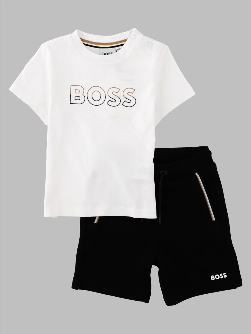 Set sportivo composto da T-shirt e shorts