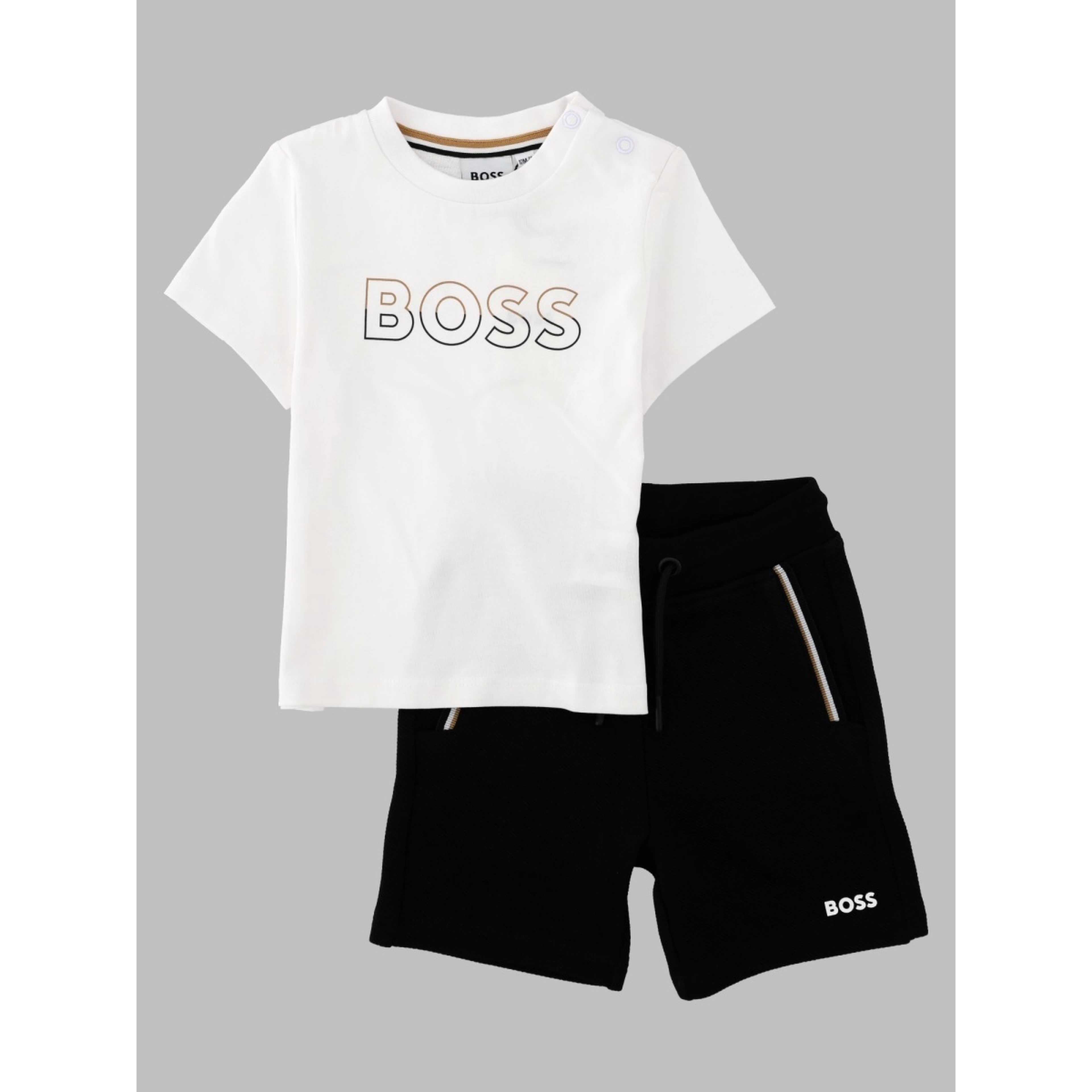 Set sportivo composto da T-shirt e shorts
