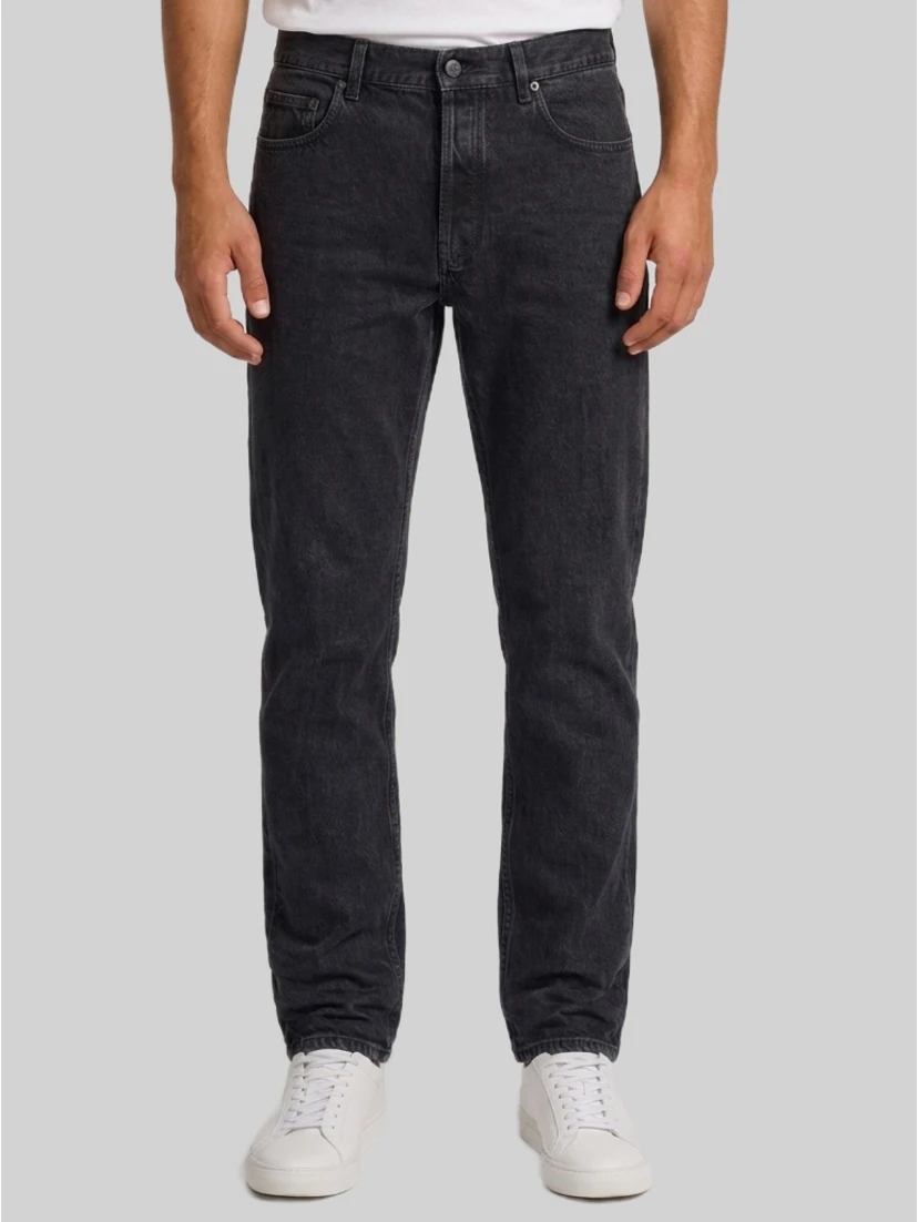 Black jeans relaxed trapered