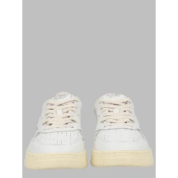 MEDALIST LOW SNEAKER