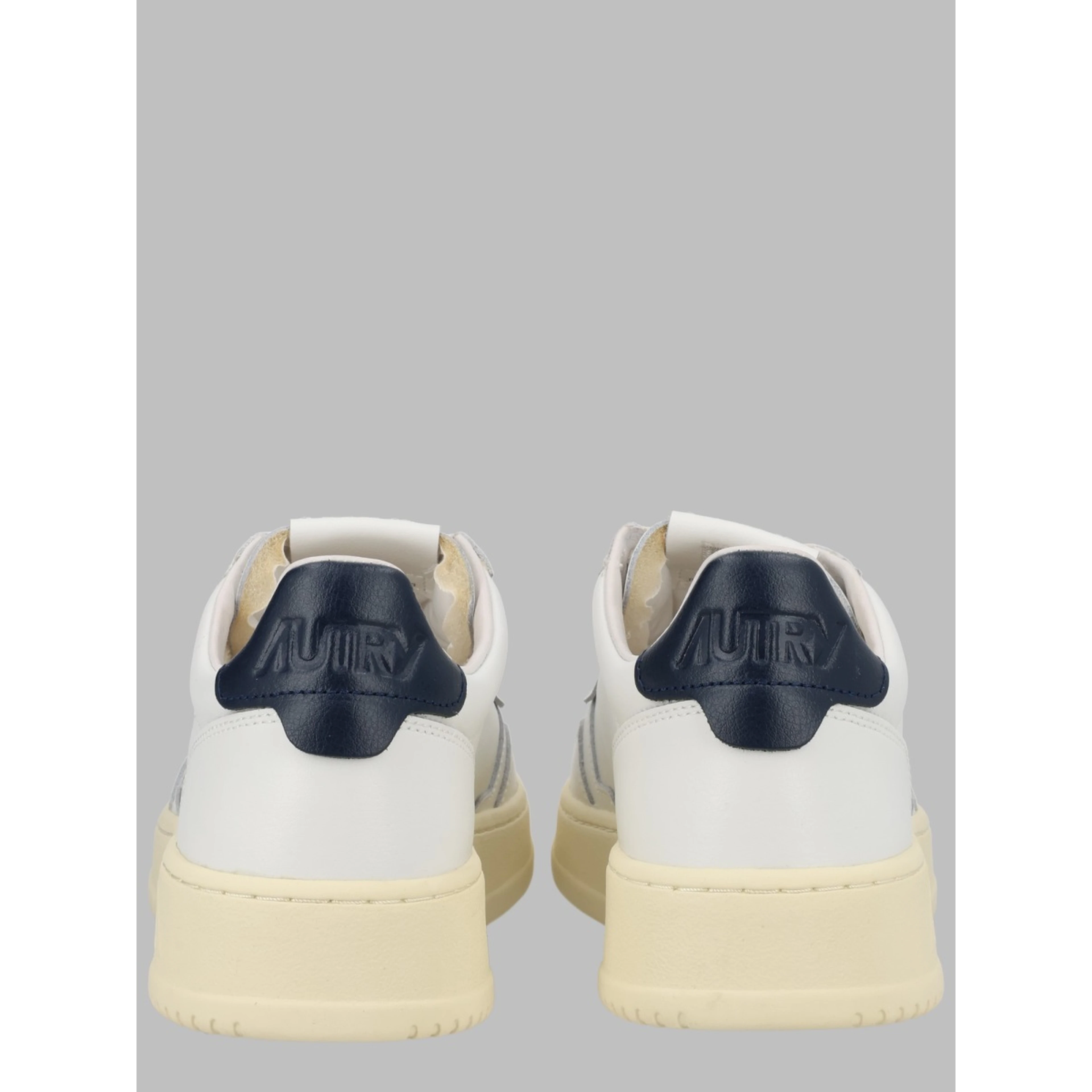 MEDALIST LOW SNEAKER