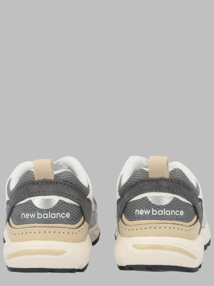 sneakers alternative