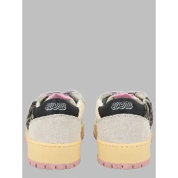 Sneaker "Equal Movember"
