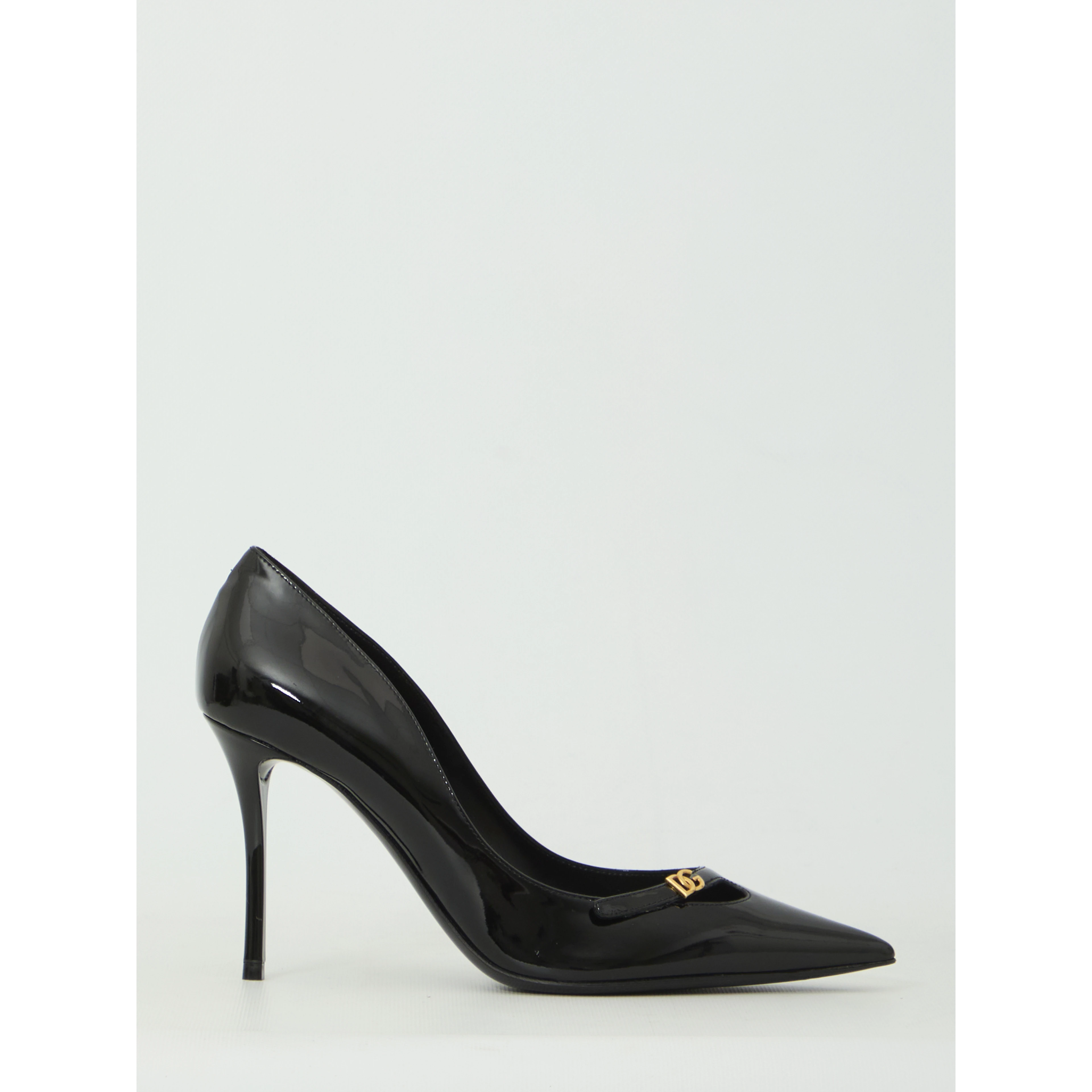Elegant patent leather pumps