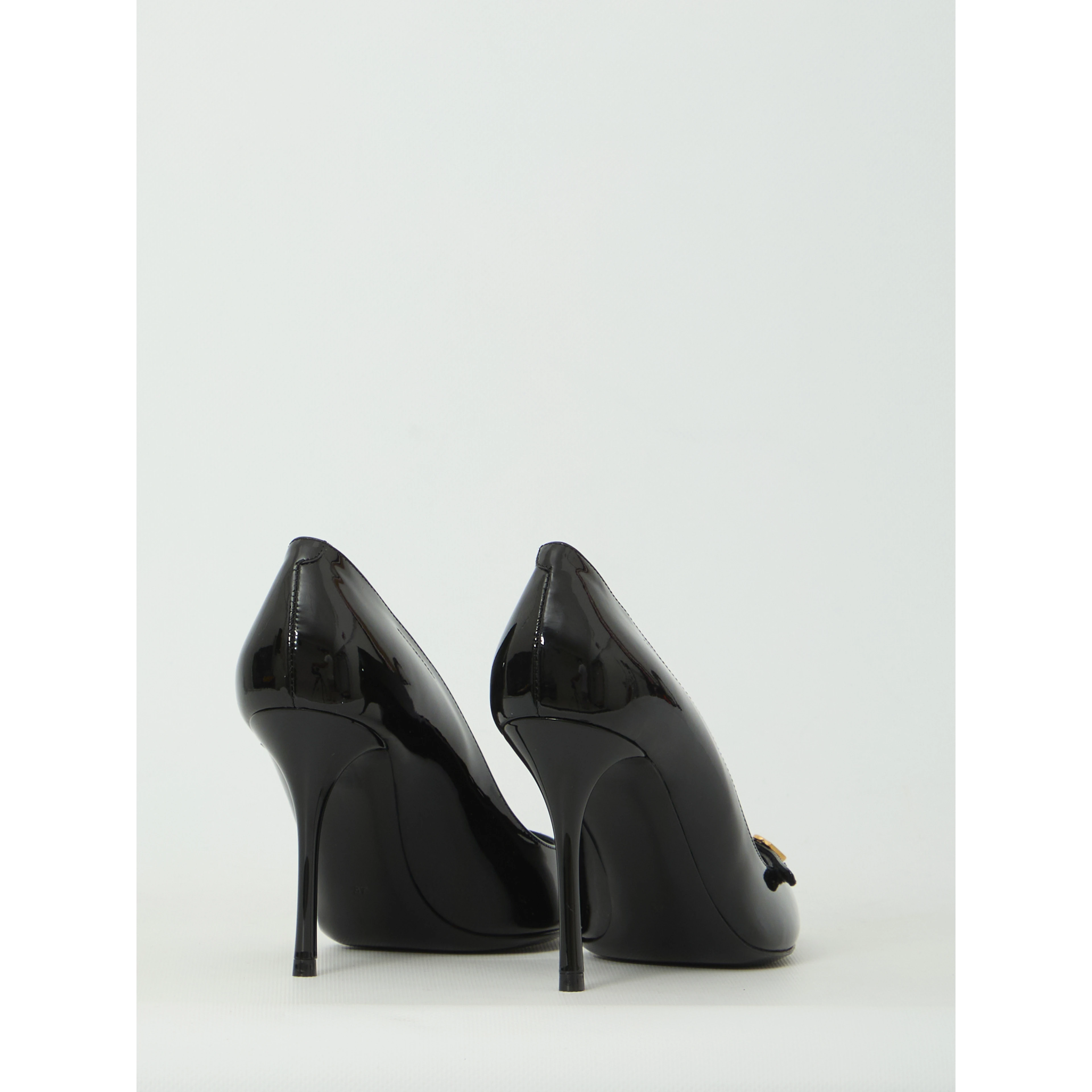 Elegant patent leather pumps