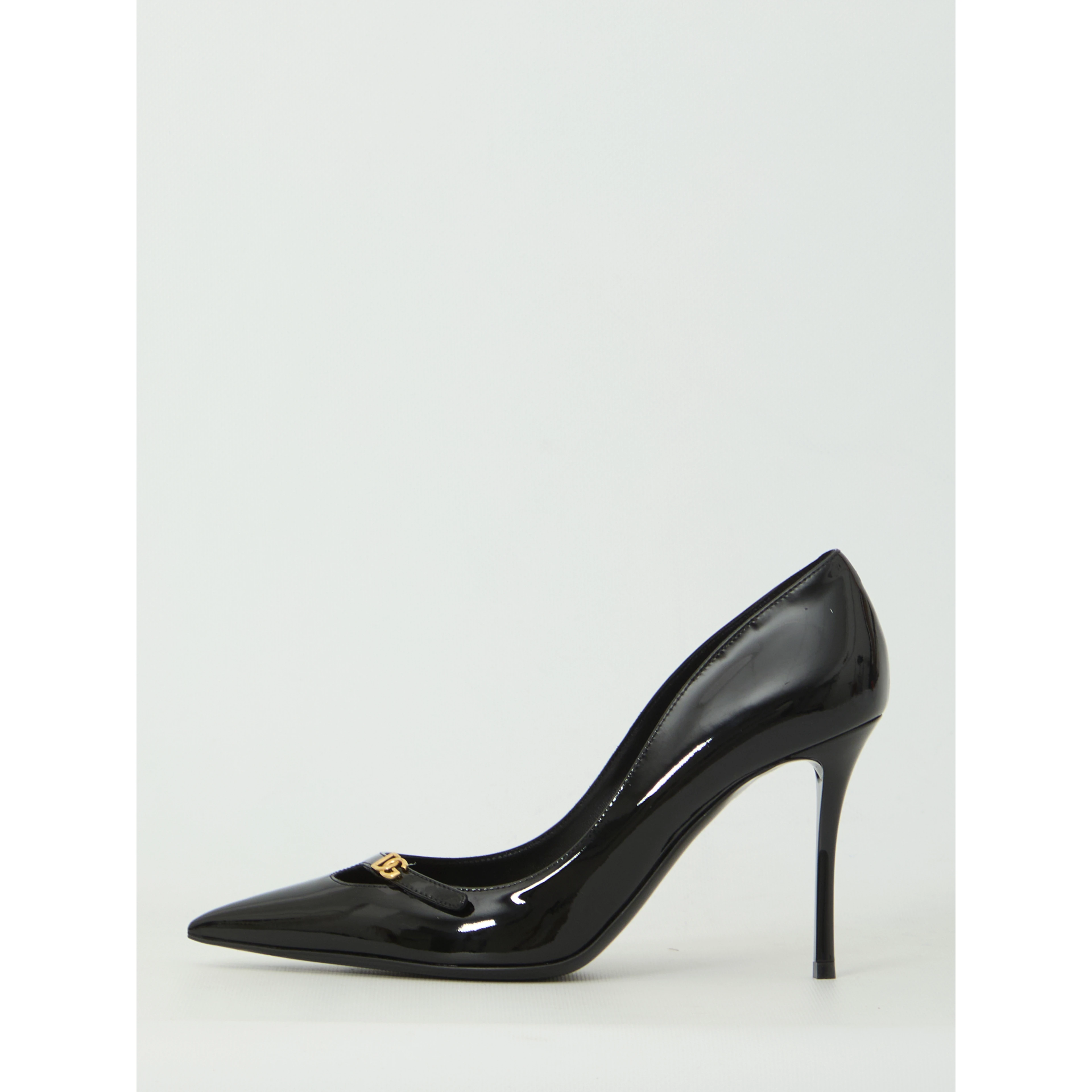 Elegant patent leather pumps