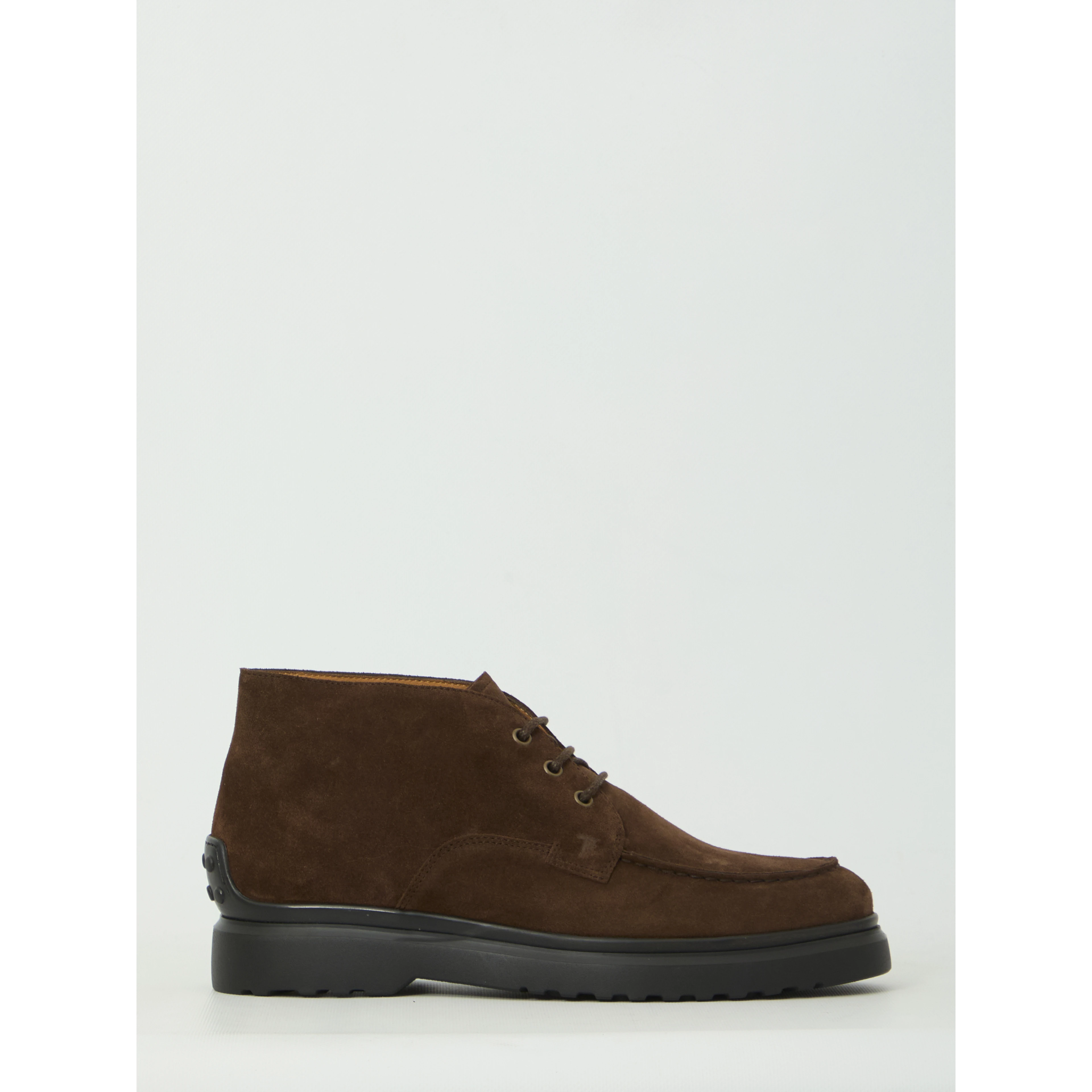 Lace-up brown boots