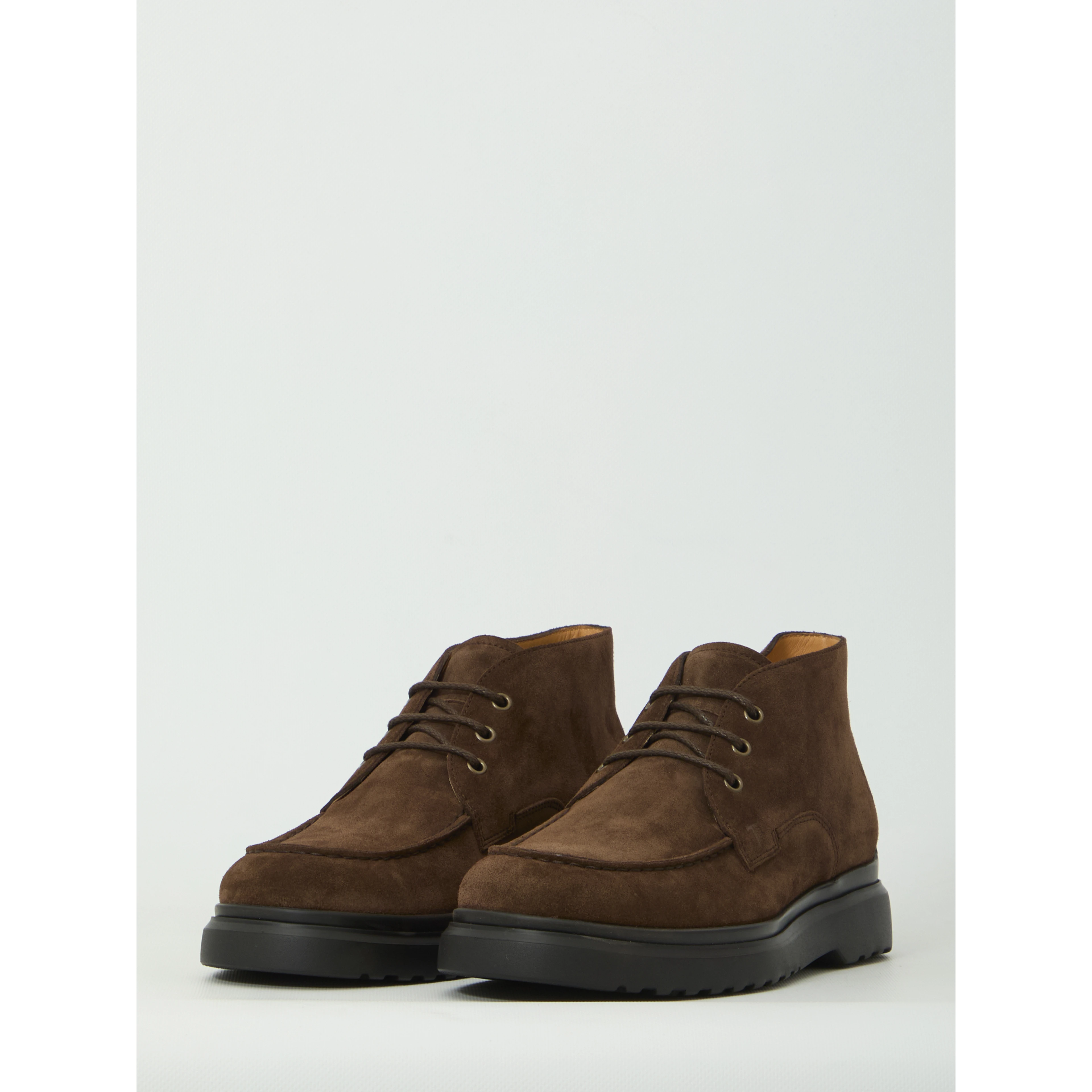 Lace-up brown boots