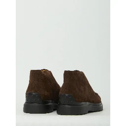 Lace-up brown boots