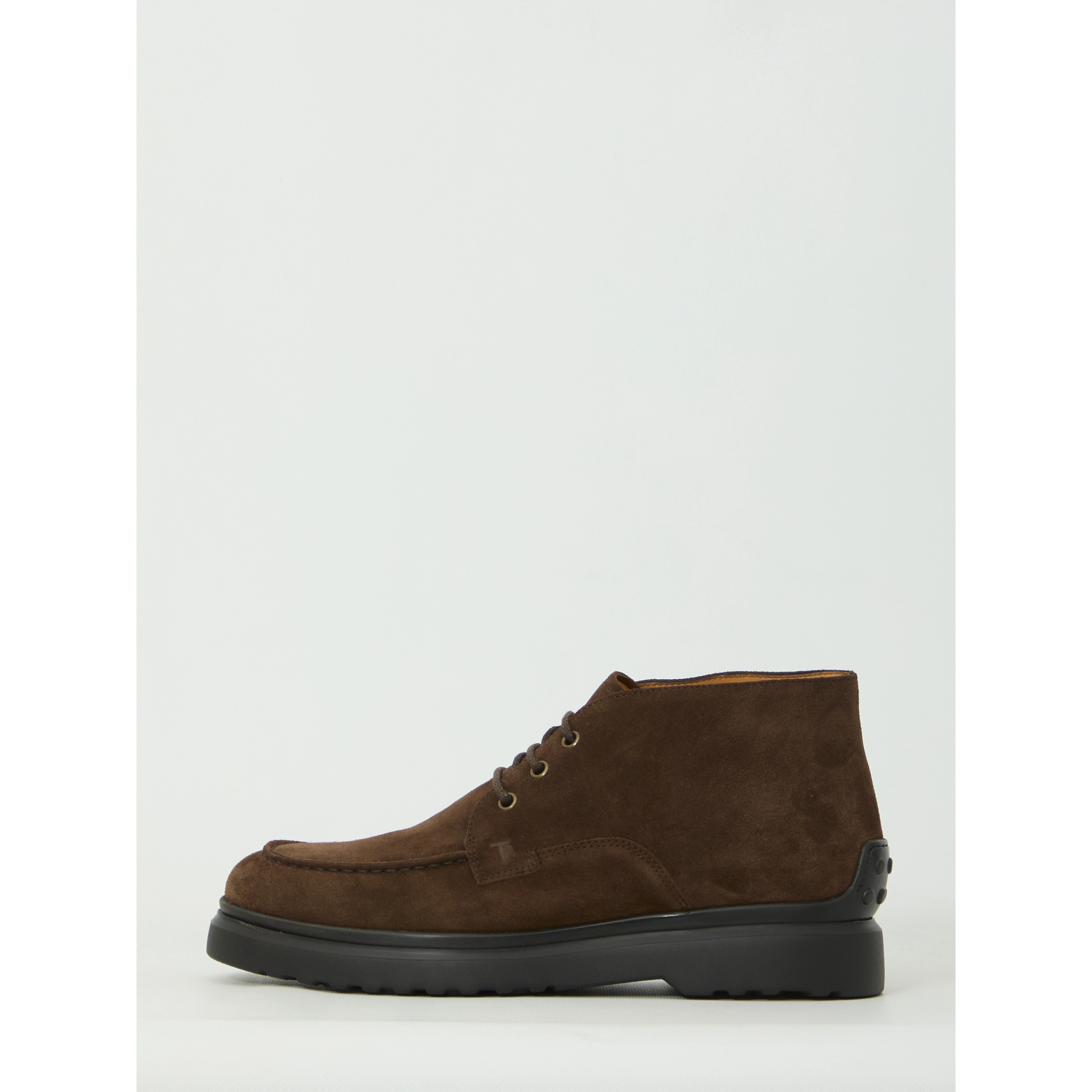 Lace-up brown boots