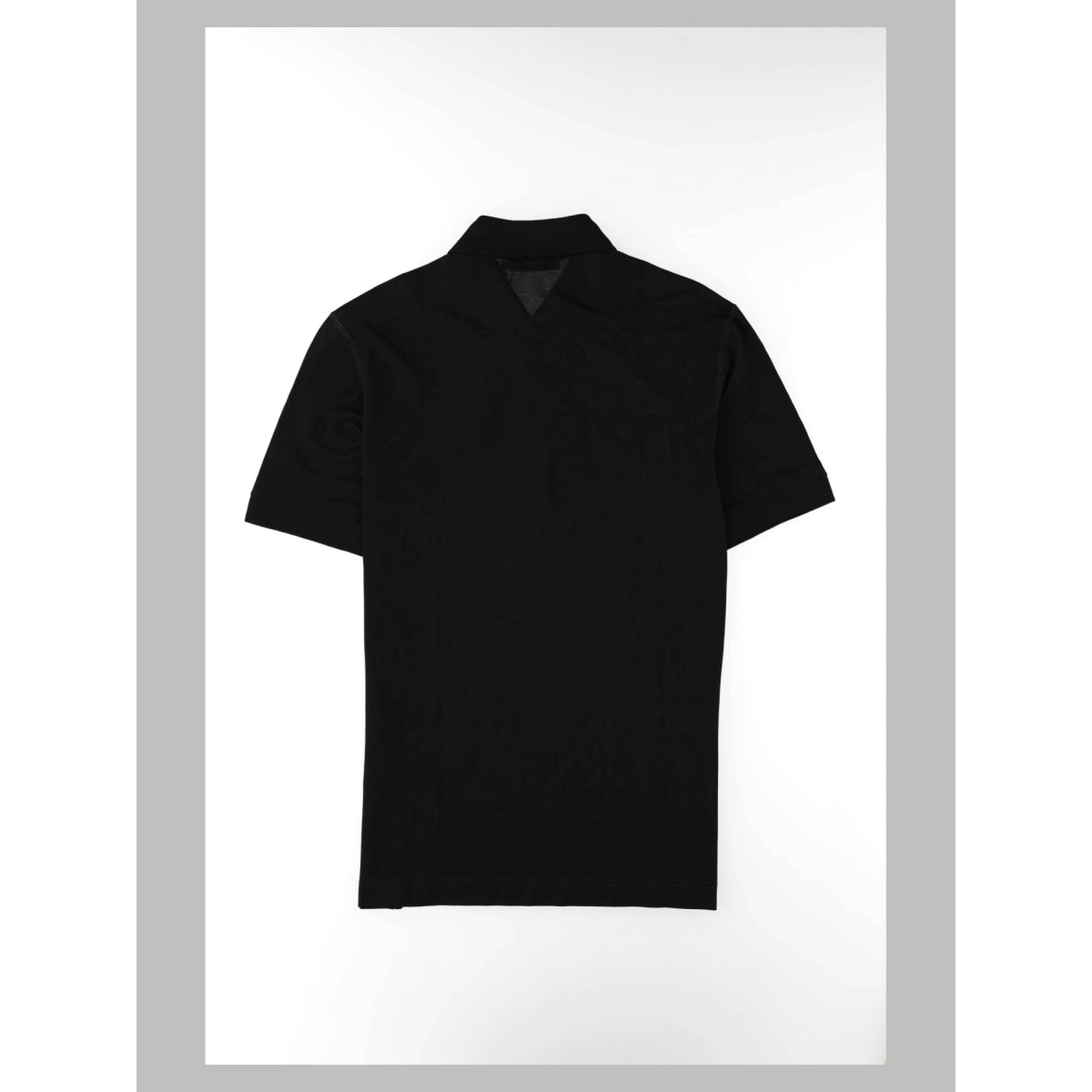 POLO CON PATCH LOGO