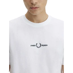 t-shirt con logo ricamato