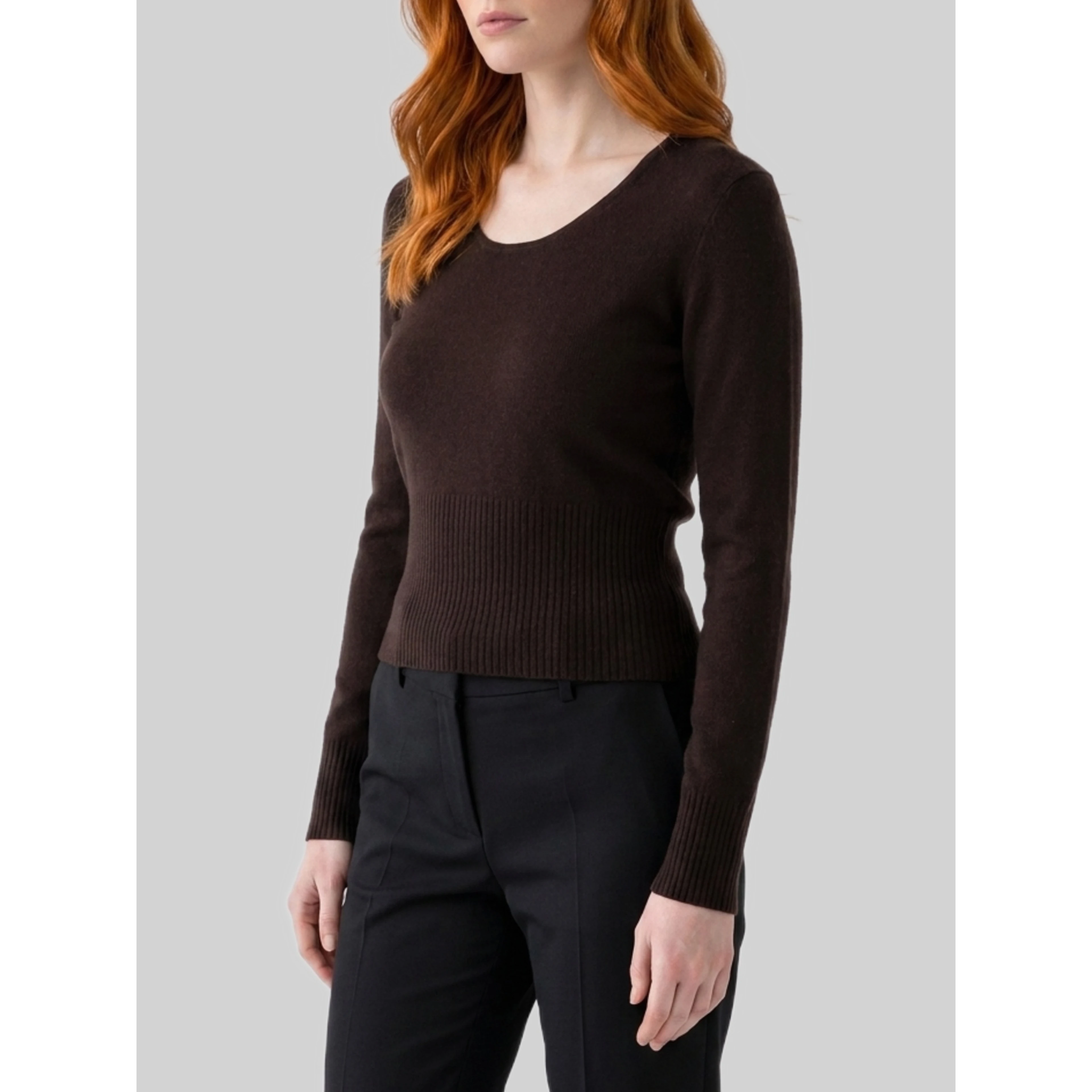Dark brown crewneck Vetta top