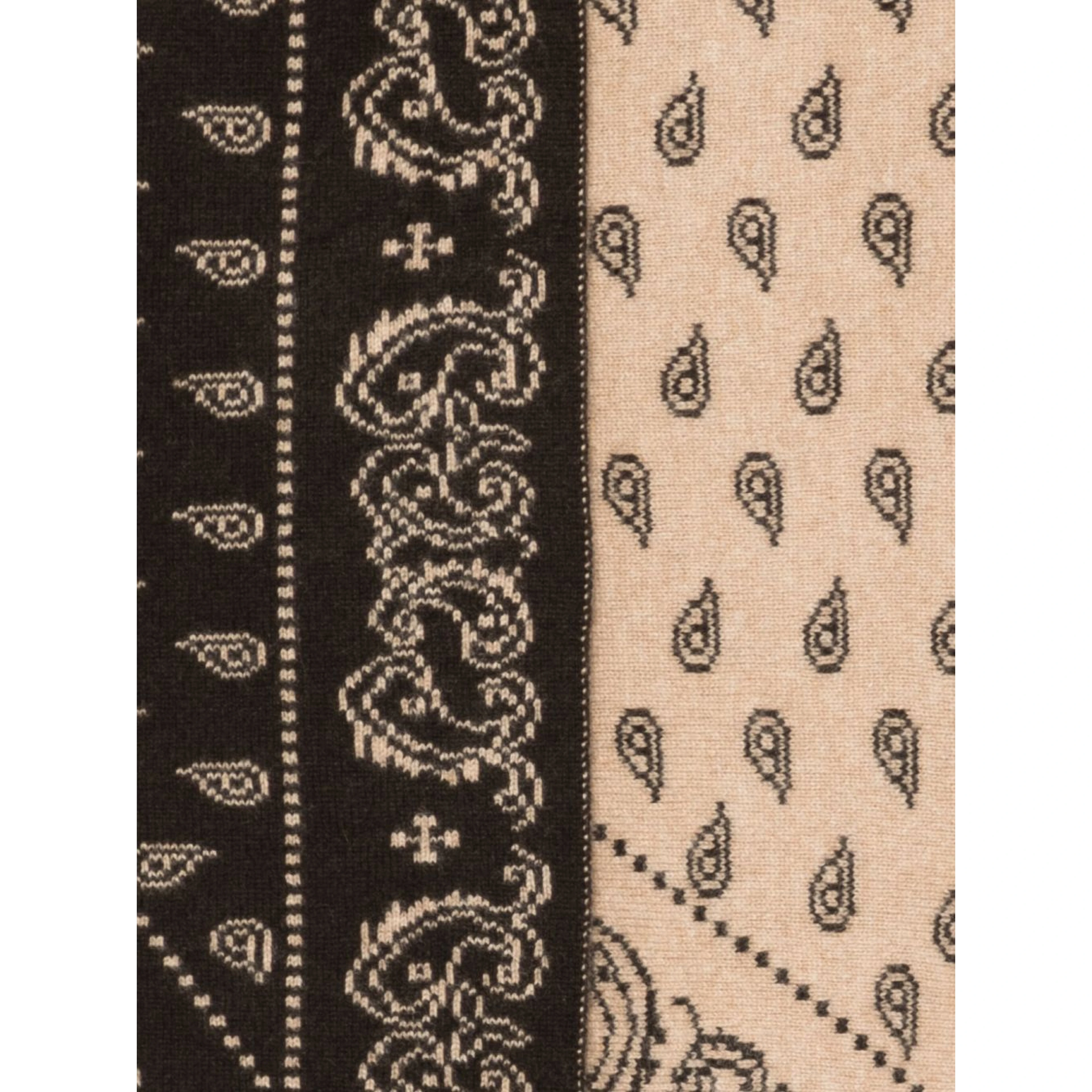 GUEST IN RESIDENCE Scarfs