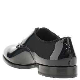 Patent leather laced shoes