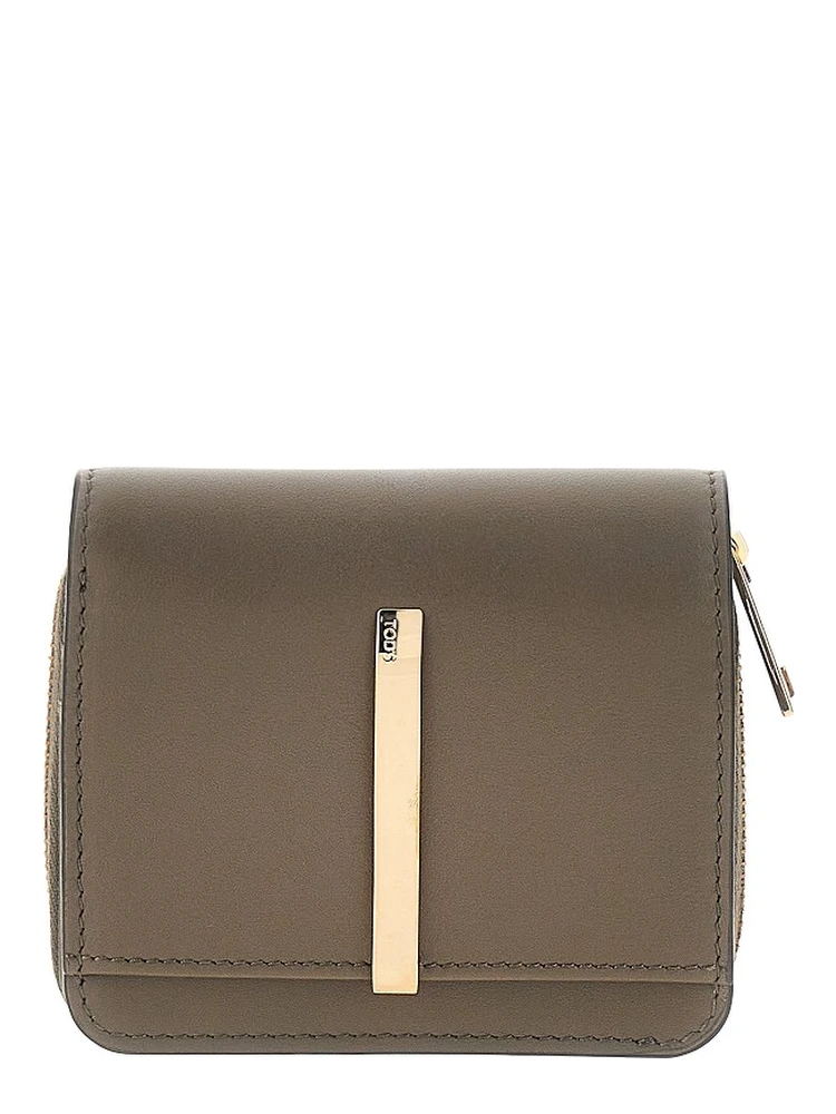 Leather small bi-fold wallet