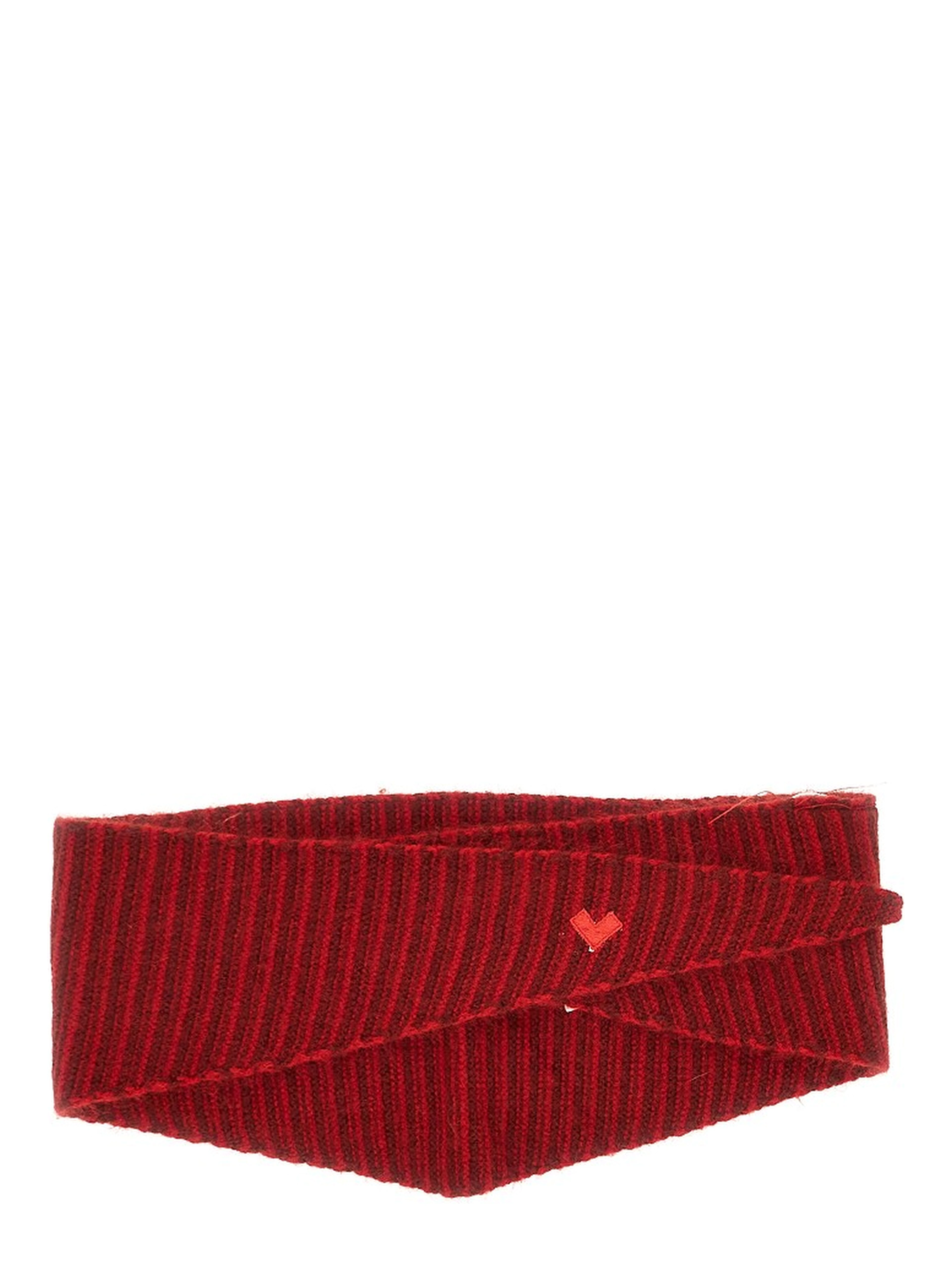 Knitted scarf with striped motif