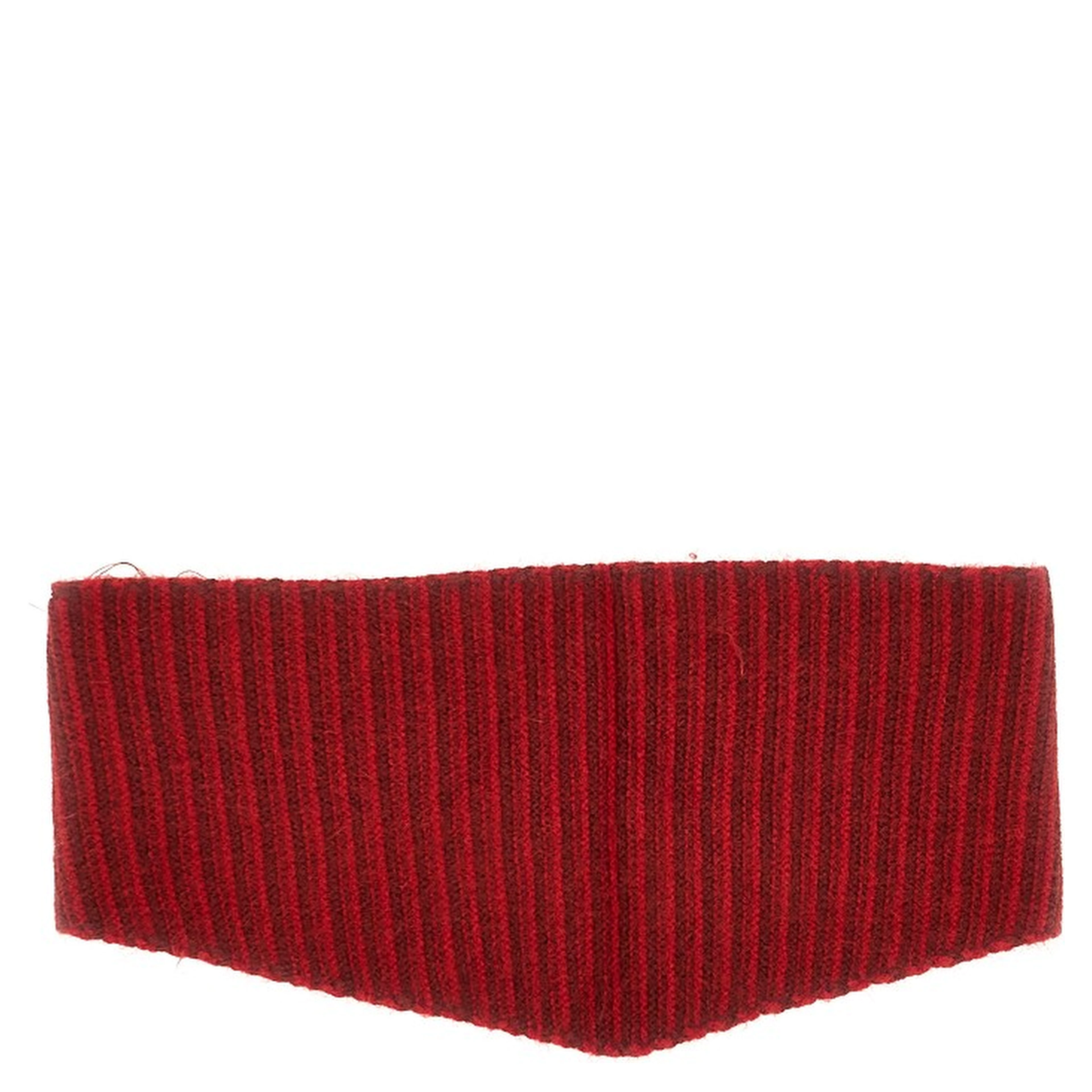 Knitted scarf with striped motif
