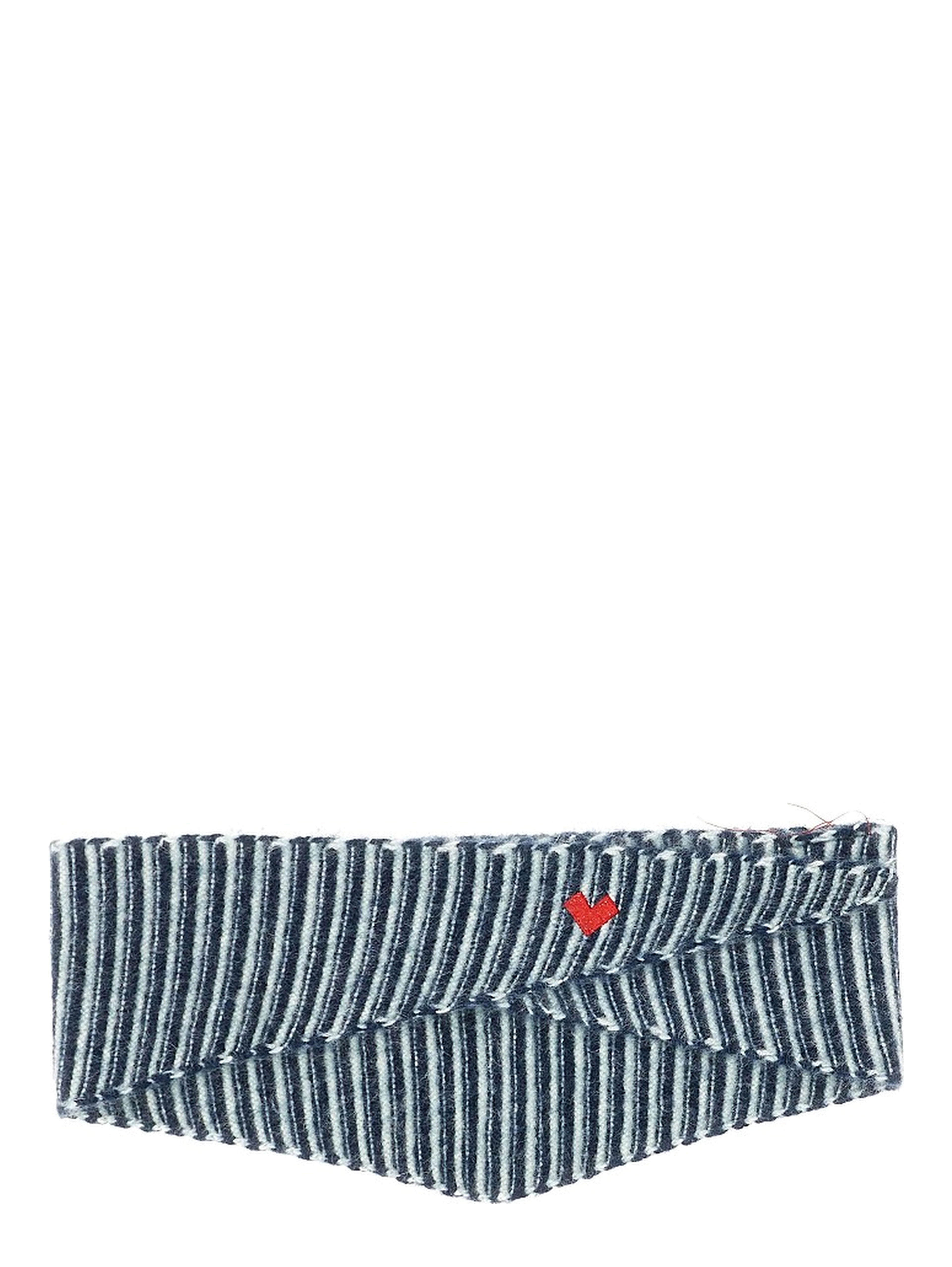 Knitted scarf with striped motif