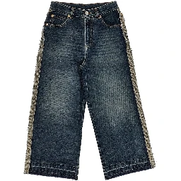 Wide leg jeans with raw-cut edges