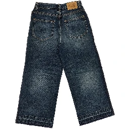Wide leg jeans with raw-cut edges