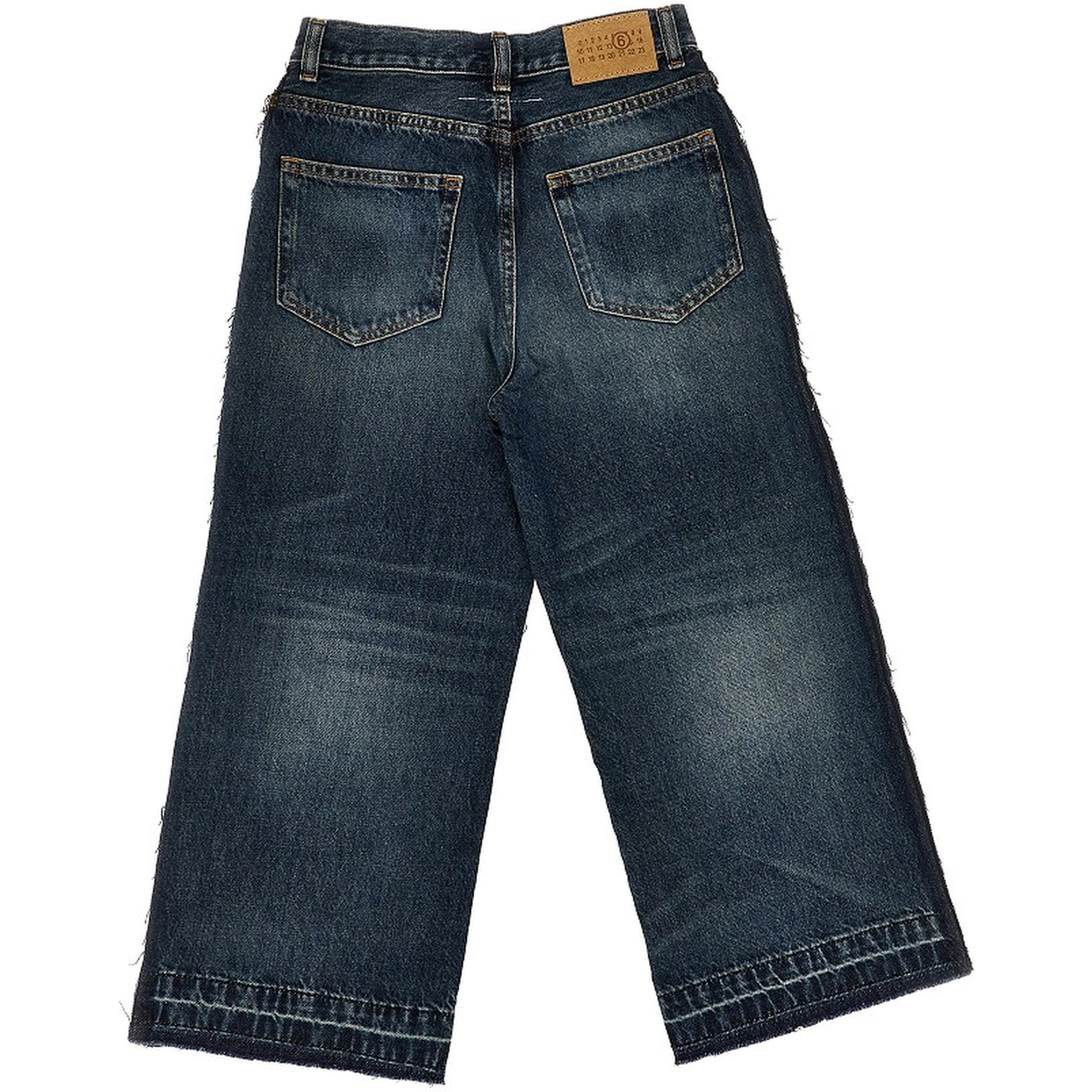 Wide leg jeans with raw-cut edges