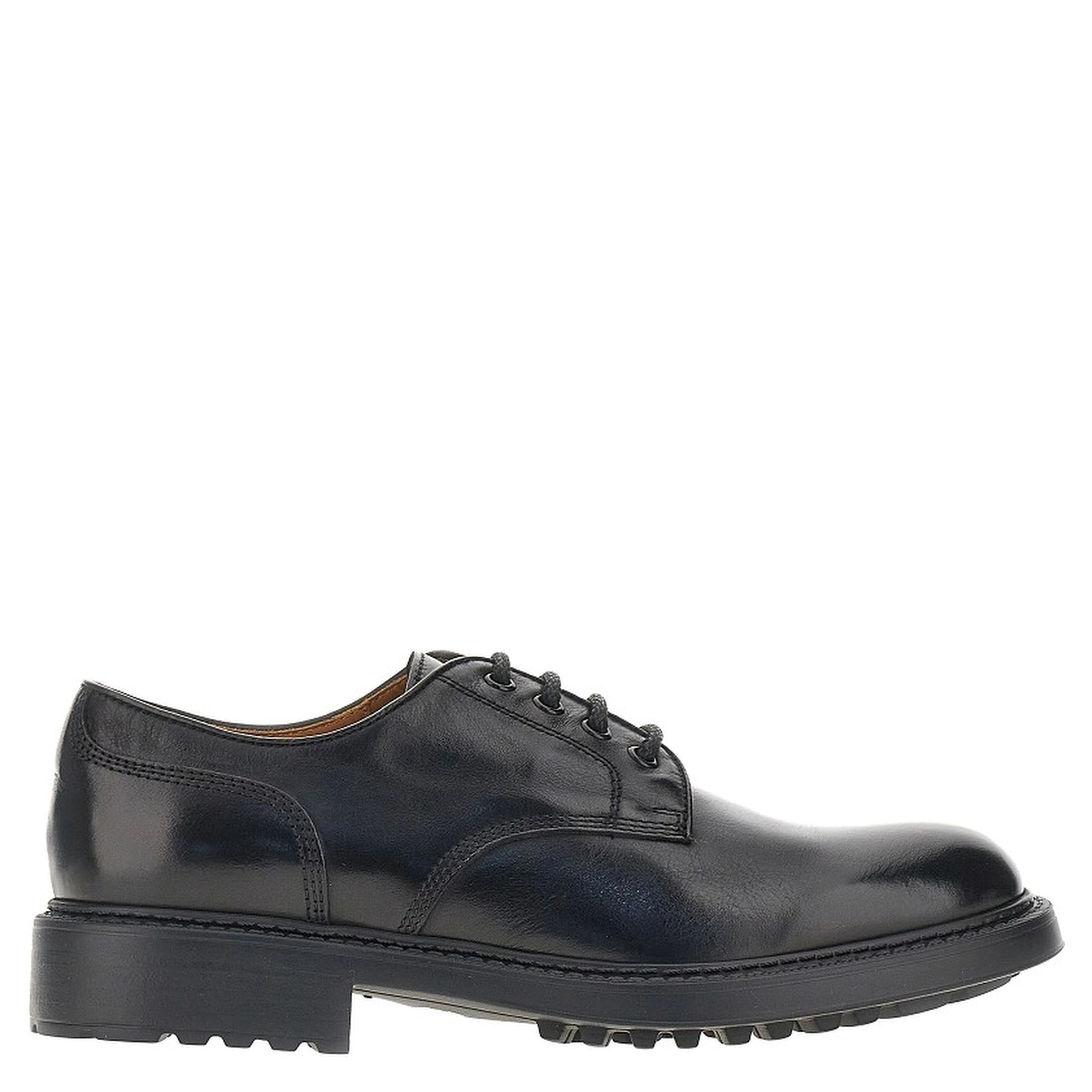 Leather laced shoes