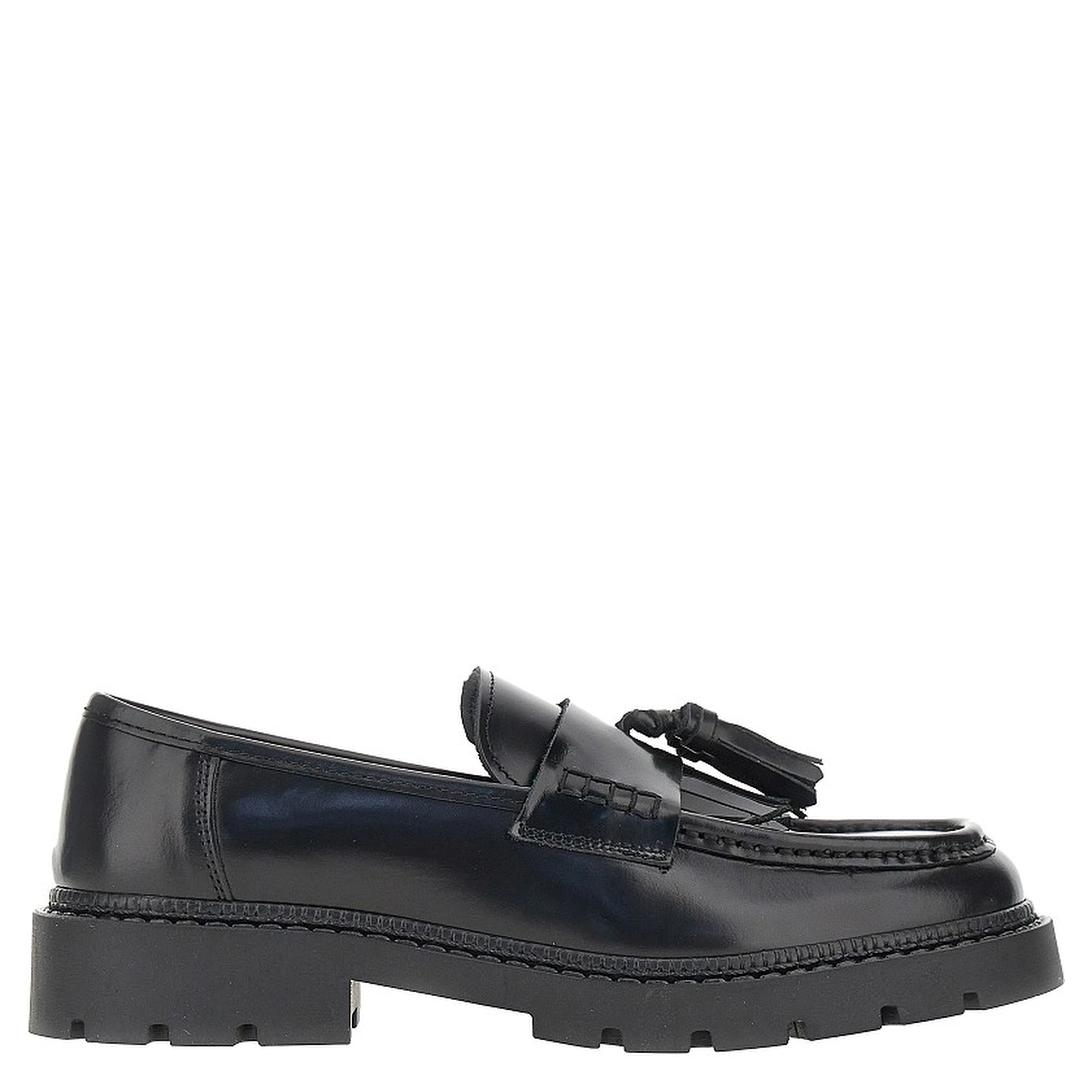 Leather loafers with tassels
