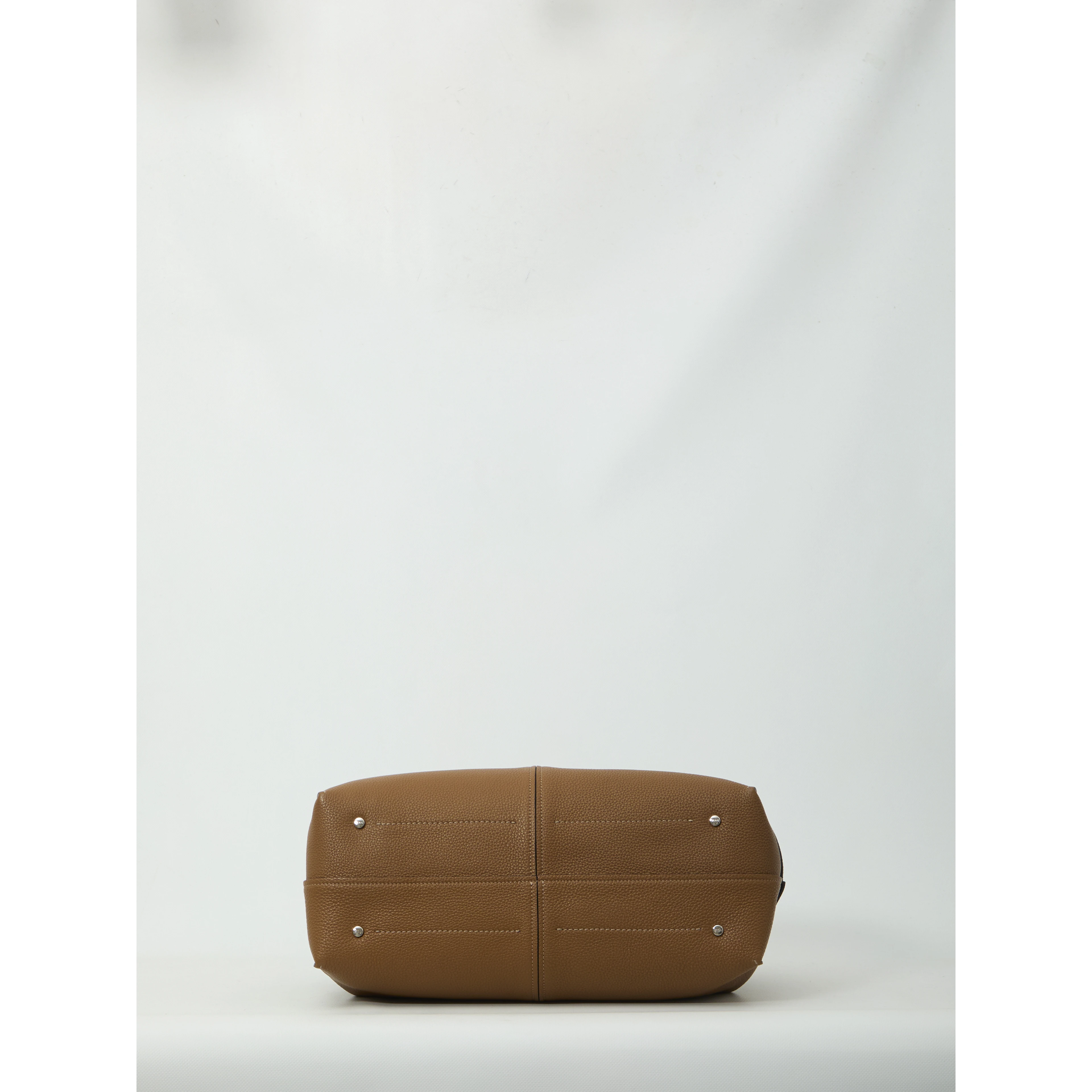 Hammered leather medium Tote bag