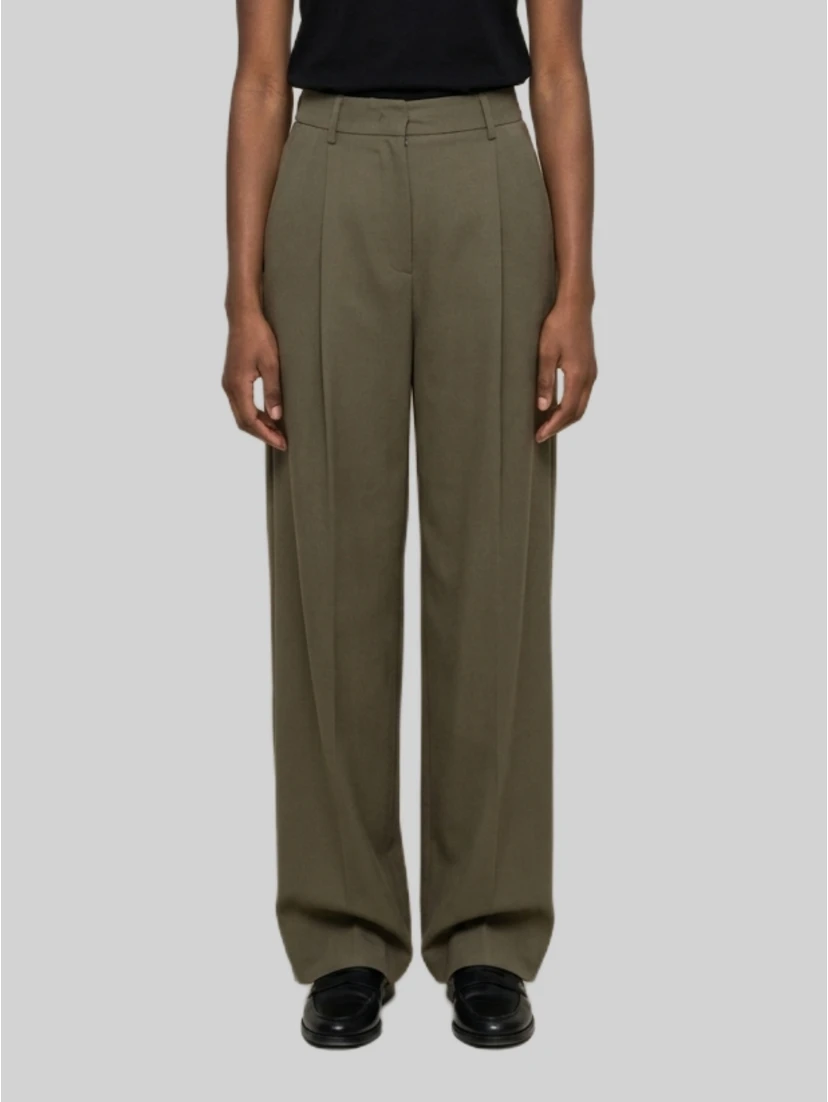 Light stretch canvas pants in military green