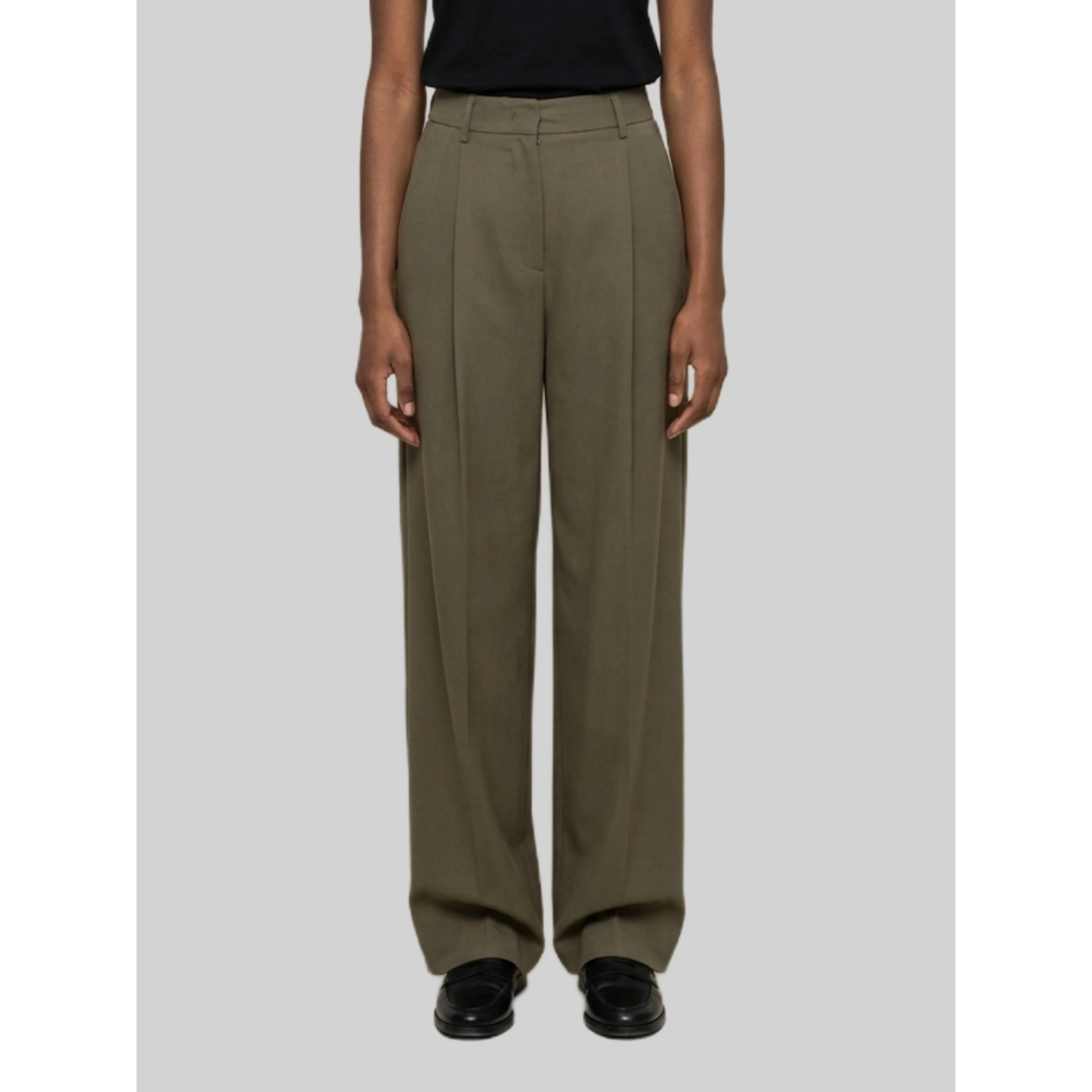 Light stretch canvas pants in military green